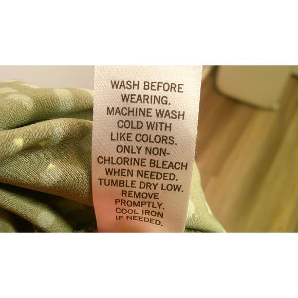 Evri Women's Button-down 1X Army Green Long Sleeve Blouse - Picture 7 of 7